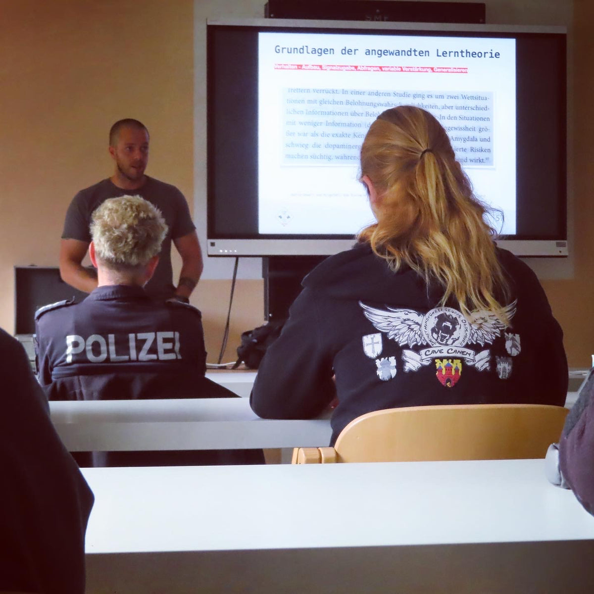 Professionelle Spürhundeausbildung für Behörden und Organisationen